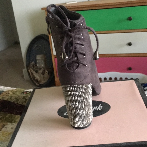 NIB Bling booties - Picture 2 of 7